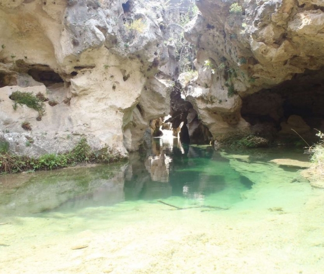  碧绿海水的地方 